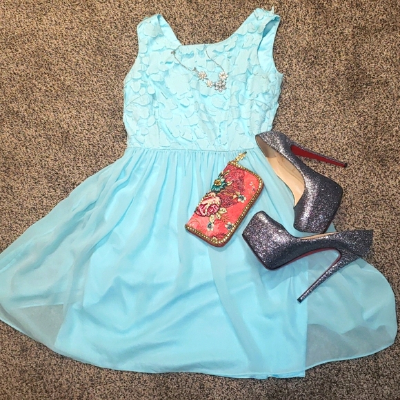 Antonio Melani fit and flare dress with applique bodice - Picture 9 of 9